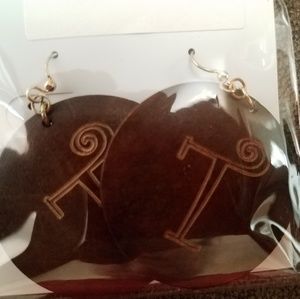 Abalone & Wood initial "T" earrings 2 pair NWT